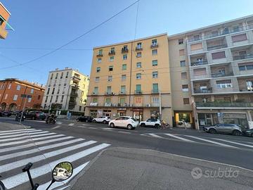Attività / Licenza di 25 m² con 1 locale a Bologna