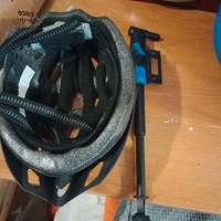 Casco bici, mini pompa, pompa a colonna