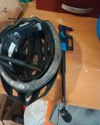 Casco bici, mini pompa, pompa a colonna