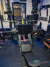Leg press compatta proggettata e costruita