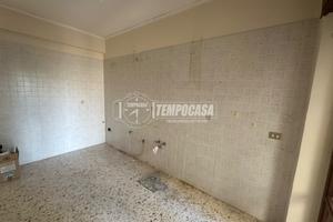 Ampio appartamento con balcone terrazzato