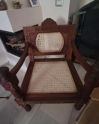 Poltrona finemente intarsiata