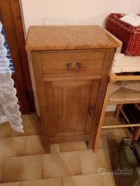 Comodino in legno e marmo