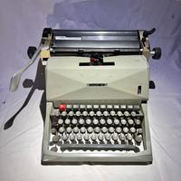 Macchina da scrivere Olivetti Lettera 82