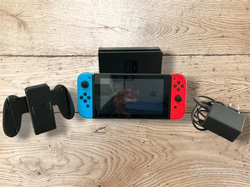 Nintendo Switch Completa con Dock e Accessori