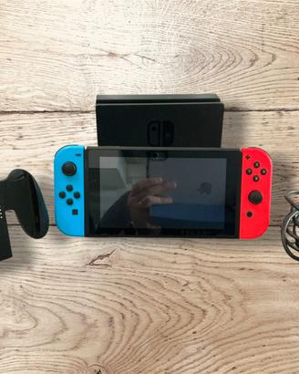 Nintendo Switch Completa con Dock e Accessori