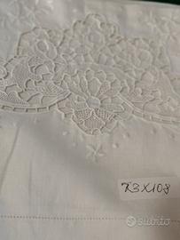 tutte asciugamani di puro lino ricamati a mano 