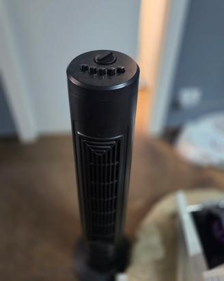ventilatore a colonna nero con timer