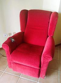 Poltrona rossa alzapersona, reclinabile, elettrica