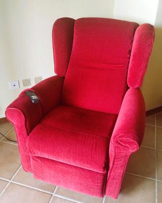 Poltrona rossa alzapersona, reclinabile, elettrica