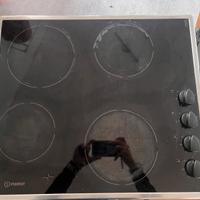 Piano cottura vetroceramica INDESIT