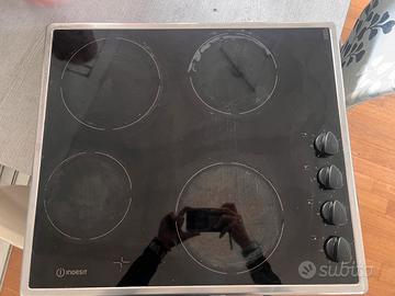 Piano cottura vetroceramica INDESIT
