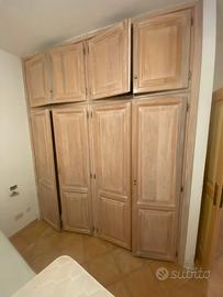 Armadi a muro in legno artigianali