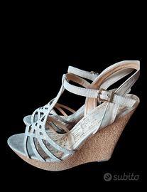Sandali donna con zeppa.