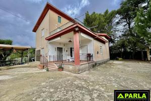 Villa di 5300 m² con più di 5 locali e box auto do