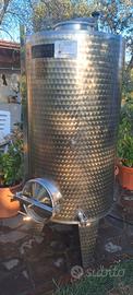 Botti in acciaio per  vino