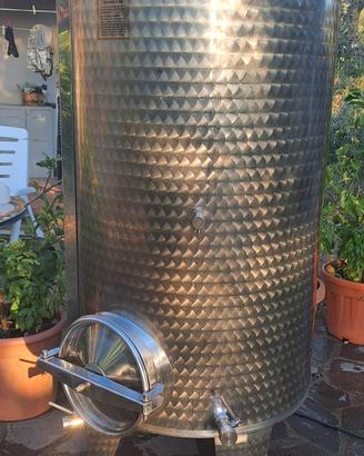Botti in acciaio per  vino