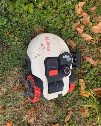 robot tagliaerba da giardino