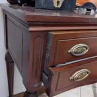 Due comodini in noce fine 19° secolo