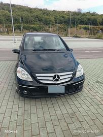 Mercedes Benz B 180