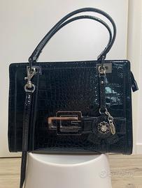 Borsa Guess donna nera stampa coccodrillo vernice