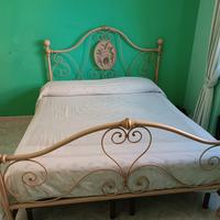 Letto matrimoniale in ferro battuto 