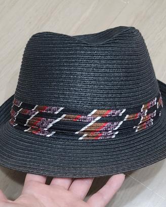 cappello in paglia di carta