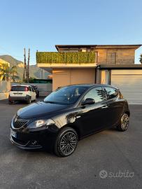 Lancia Ypsilon 1.0 FireFly 5 porte S&S Hybrid Albe