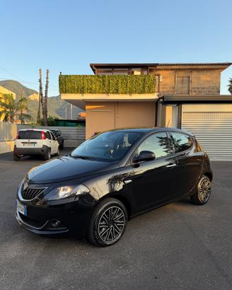 Lancia Ypsilon 1.0 FireFly 5 porte S&S Hybrid Albe