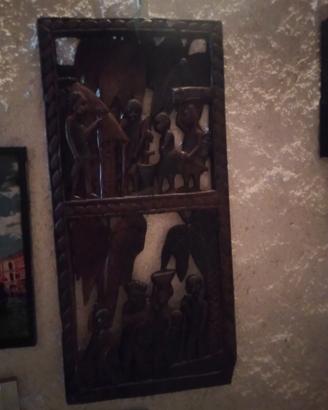 Quadro in legno intagliato.