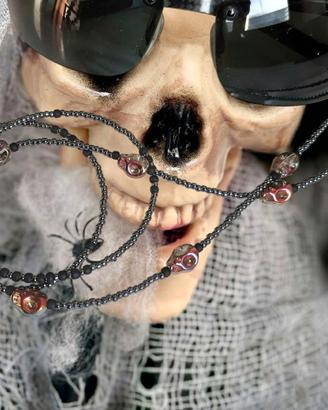 Catenina occhiali goth con teschi iridescenti