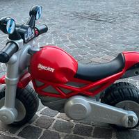 Moto giocattolo ducati