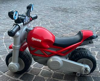 Moto giocattolo ducati