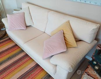 Divano due posti color crema