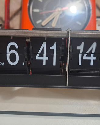 orologio a cartellini mobili,orologio flip clock.