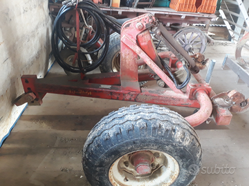 Carrello porta attrezzi