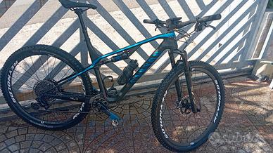 bici mtb canyon tutta carbonio