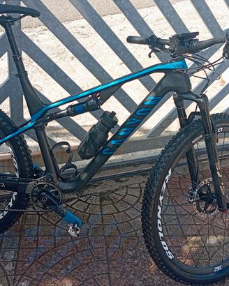 bici mtb canyon tutta carbonio