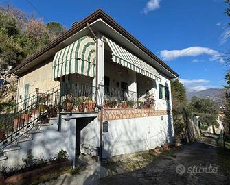 Villa di 65 m² con 2 locali a Massa