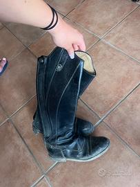 stivali oxford da equitazione e pantaloni