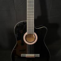 Chitarra classica 4/4 amplificata