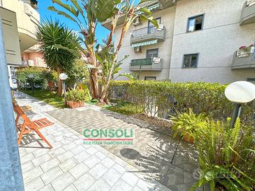 Mascali appartamento con giardino angolare