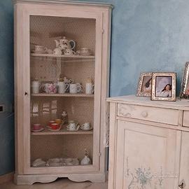 vetrina angolare shabby chic