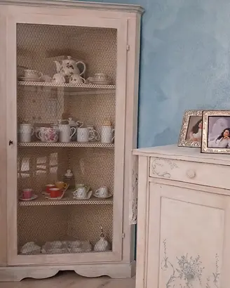 vetrina angolare shabby chic