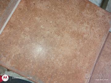 piastrelle 33x33 circa 20 mq € 100,00 