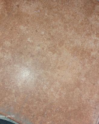 piastrelle 33x33 circa 20 mq € 100,00 