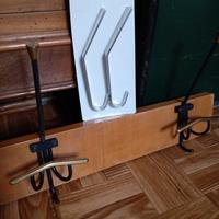 Appendiabiti a muro di 2 tipologie