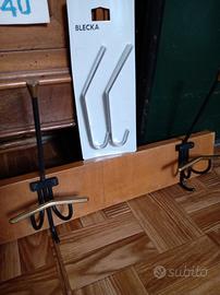 Appendiabiti a muro di 2 tipologie