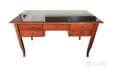 Scrivania in legno con piano in pelle e vetro