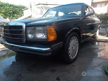 Mercedes Benz 230 da restauro